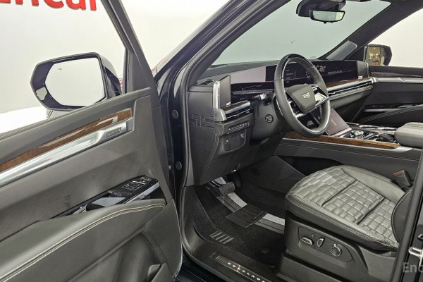 2025 Cadillac Escalade с пробегом 1 422 км