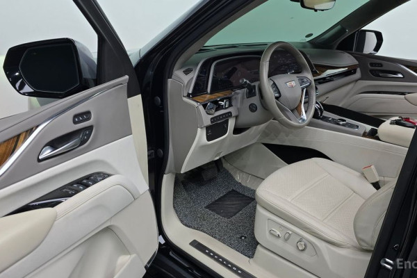 2023 Cadillac Escalade с пробегом 15 615 км