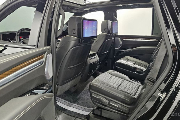 2025 Cadillac Escalade с пробегом 1 422 км