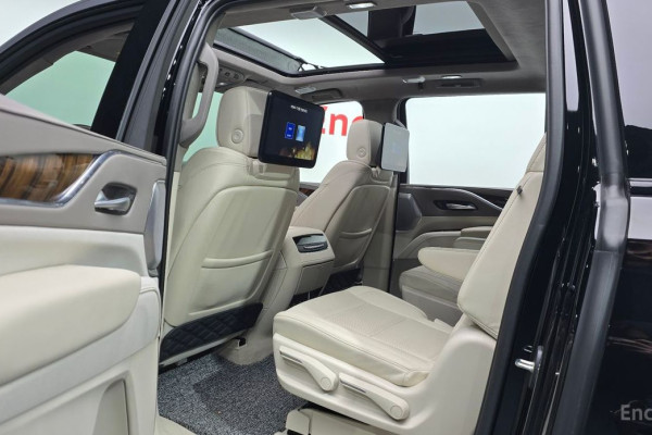 2023 Cadillac Escalade с пробегом 15 615 км