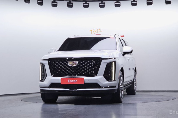 2025 Cadillac Escalade с пробегом 6 250 км