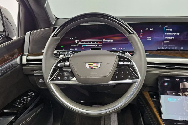 2025 Cadillac Escalade с пробегом 1 422 км