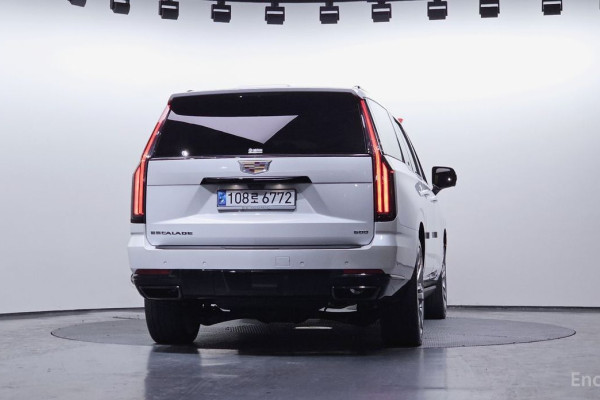 2025 Cadillac Escalade с пробегом 6 250 км