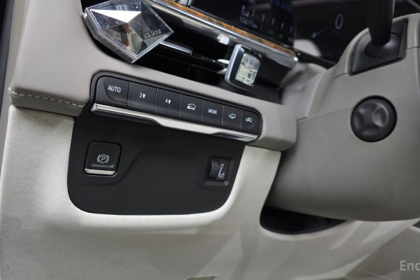 2023 Cadillac Escalade с пробегом 15 615 км