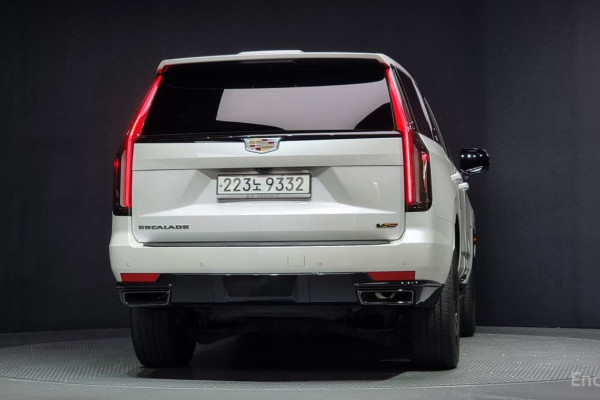 2023 Cadillac Escalade с пробегом 65 875 км