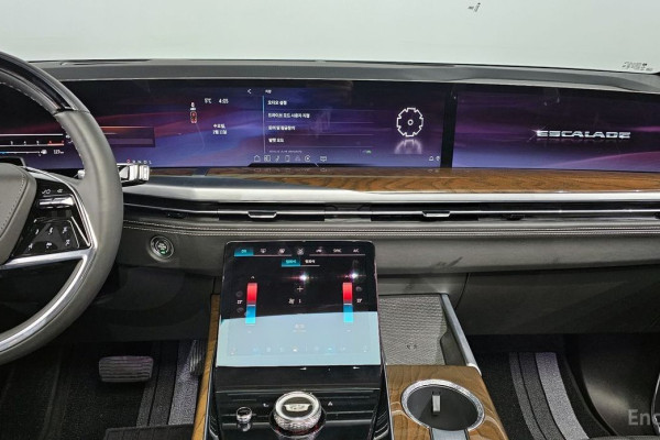 2025 Cadillac Escalade с пробегом 1 422 км