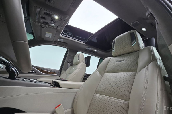 2023 Cadillac Escalade с пробегом 15 615 км
