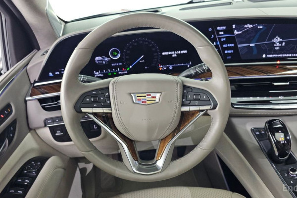 2023 Cadillac Escalade с пробегом 20 365 км