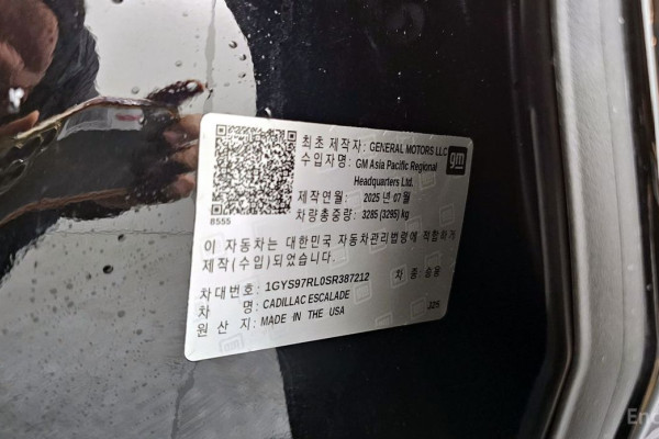 2025 Cadillac Escalade с пробегом 1 422 км