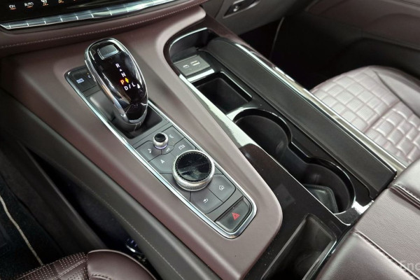 2023 Cadillac Escalade с пробегом 65 875 км