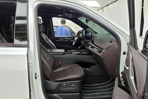 2023 Cadillac Escalade с пробегом 65 875 км