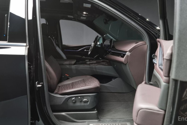 2024 Cadillac Escalade с пробегом 15 588 км