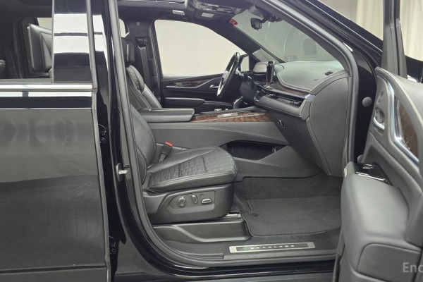 2023 Cadillac Escalade с пробегом 58 717 км