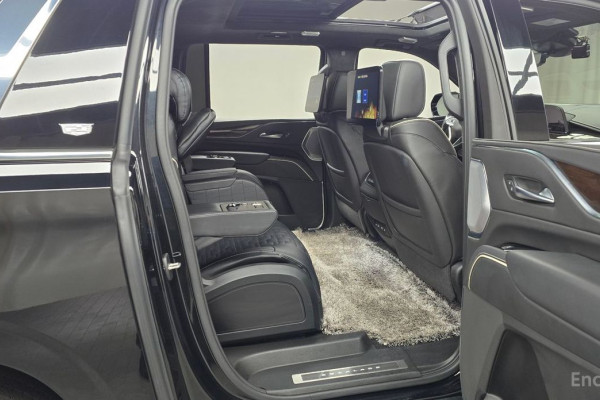 2023 Cadillac Escalade с пробегом 58 717 км