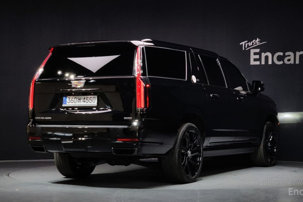 2025 Cadillac Escalade с пробегом 4 781 км