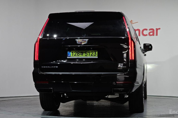 2025 Cadillac Escalade с пробегом 2 020 км