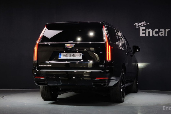 2025 Cadillac Escalade с пробегом 4 781 км