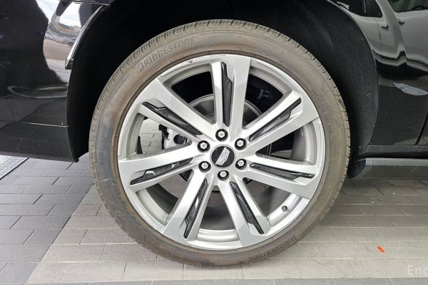 2025 Cadillac Escalade с пробегом 2 020 км