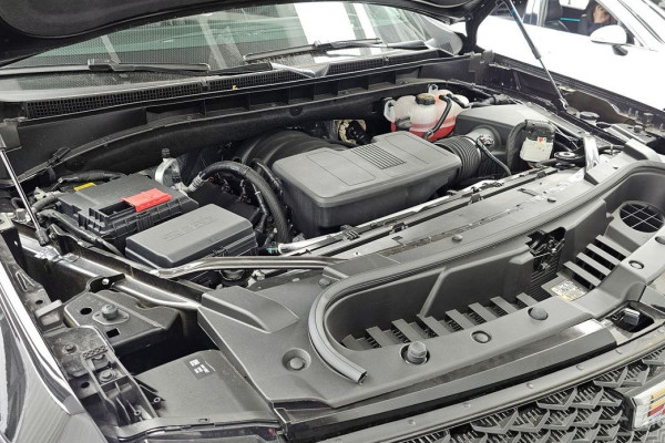 2025 Cadillac Escalade с пробегом 2 020 км