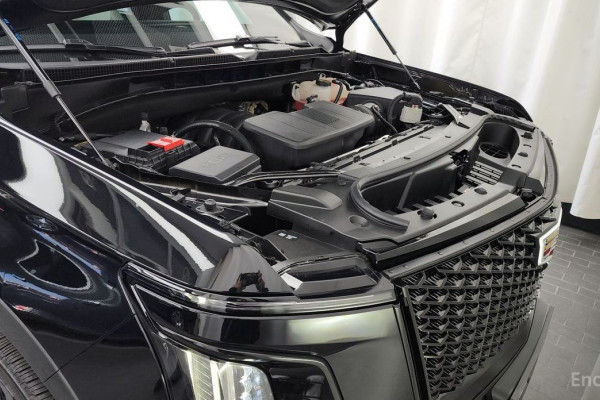 2025 Cadillac Escalade с пробегом 4 781 км