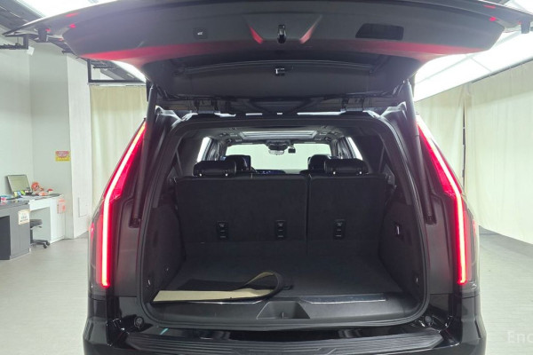 2023 Cadillac Escalade с пробегом 58 717 км