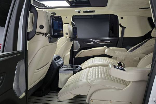 2023 Cadillac Escalade с пробегом 17 023 км