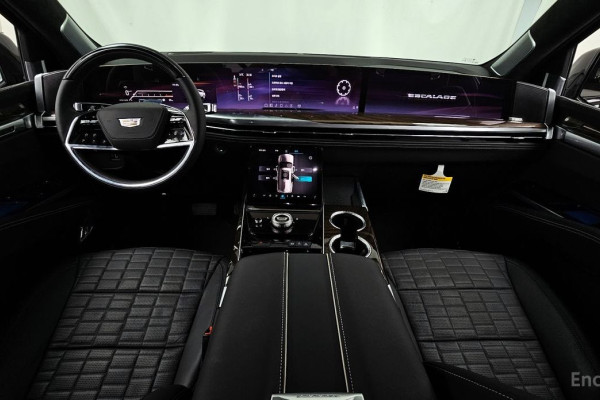 2025 Cadillac Escalade с пробегом 2 020 км