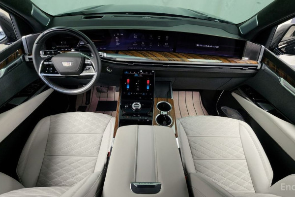 2025 Cadillac Escalade с пробегом 4 781 км