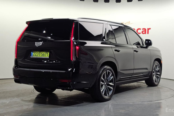 2024 Cadillac Escalade с пробегом 9 358 км