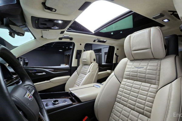 2023 Cadillac Escalade с пробегом 17 023 км