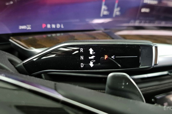 2025 Cadillac Escalade с пробегом 2 020 км