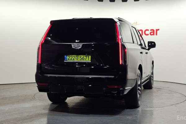 2024 Cadillac Escalade с пробегом 9 358 км