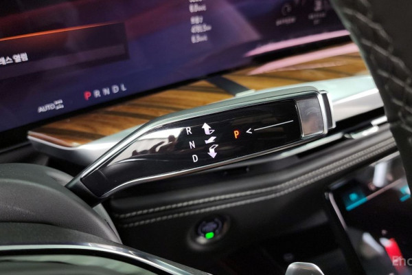 2025 Cadillac Escalade с пробегом 4 781 км