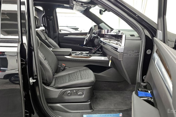 2025 Cadillac Escalade с пробегом 2 020 км