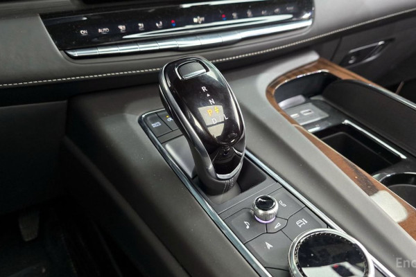 2022 Cadillac Escalade с пробегом 13 777 км