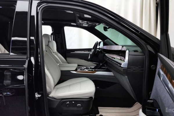 2025 Cadillac Escalade с пробегом 4 781 км