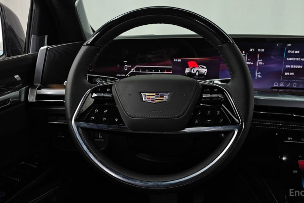 2025 Cadillac Escalade с пробегом 2 020 км