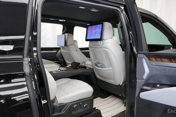 2025 Cadillac Escalade с пробегом 4 781 км