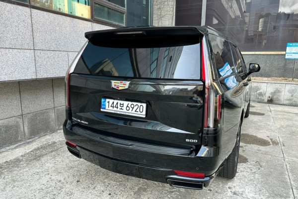 2023 Cadillac Escalade с пробегом 5 300 км