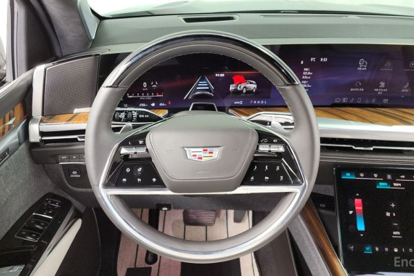 2025 Cadillac Escalade с пробегом 4 781 км