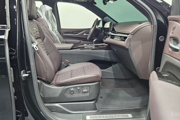 2024 Cadillac Escalade с пробегом 9 358 км