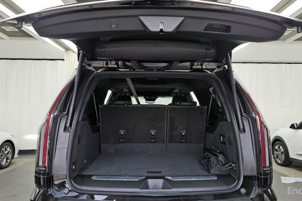 2025 Cadillac Escalade с пробегом 2 020 км