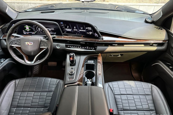 2023 Cadillac Escalade с пробегом 5 300 км