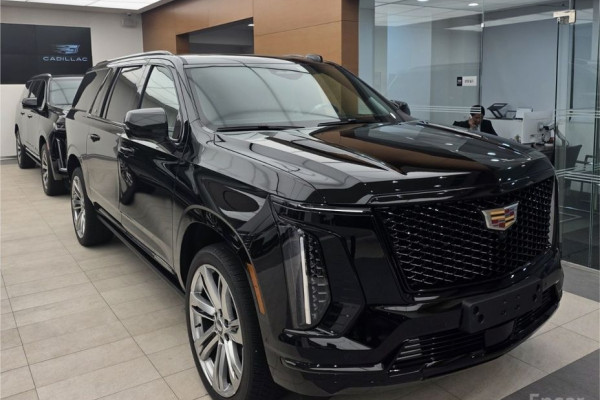2025 Cadillac Escalade с пробегом 5 км