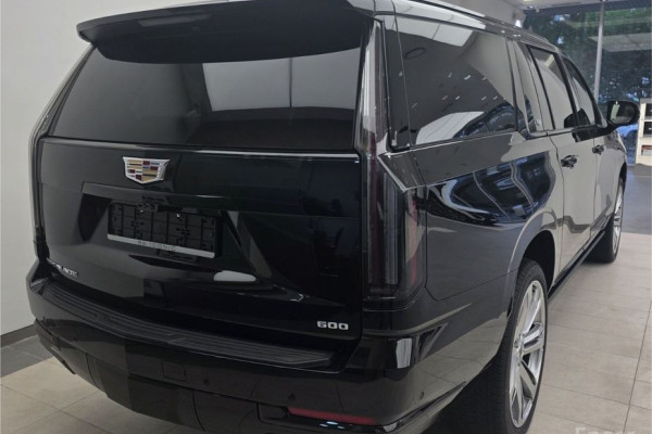 2025 Cadillac Escalade с пробегом 5 км