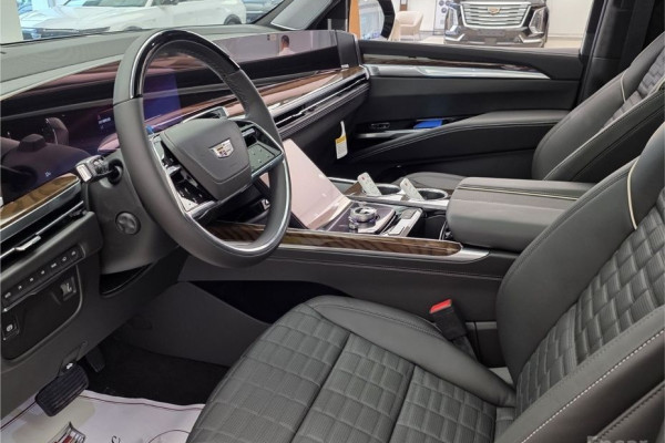 2025 Cadillac Escalade с пробегом 5 км