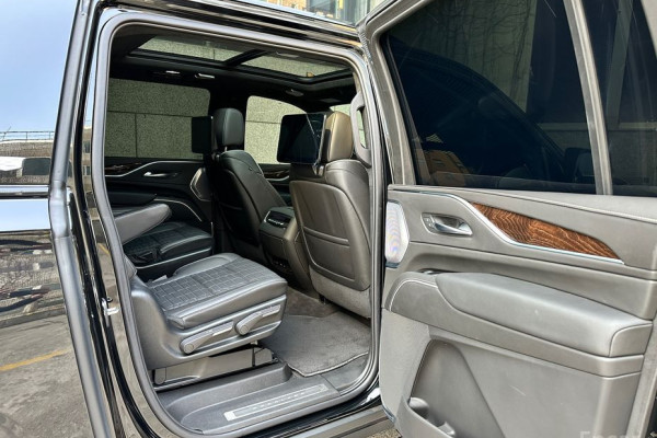 2023 Cadillac Escalade с пробегом 5 300 км