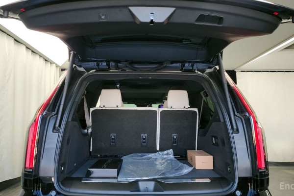 2025 Cadillac Escalade с пробегом 4 781 км