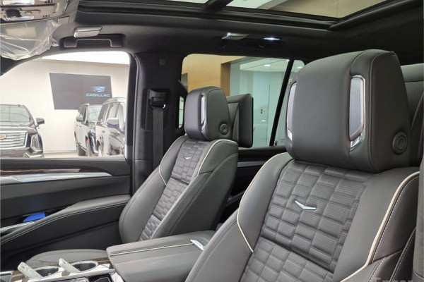 2025 Cadillac Escalade с пробегом 5 км