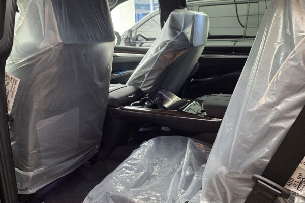 2025 Cadillac Escalade с пробегом 5 км